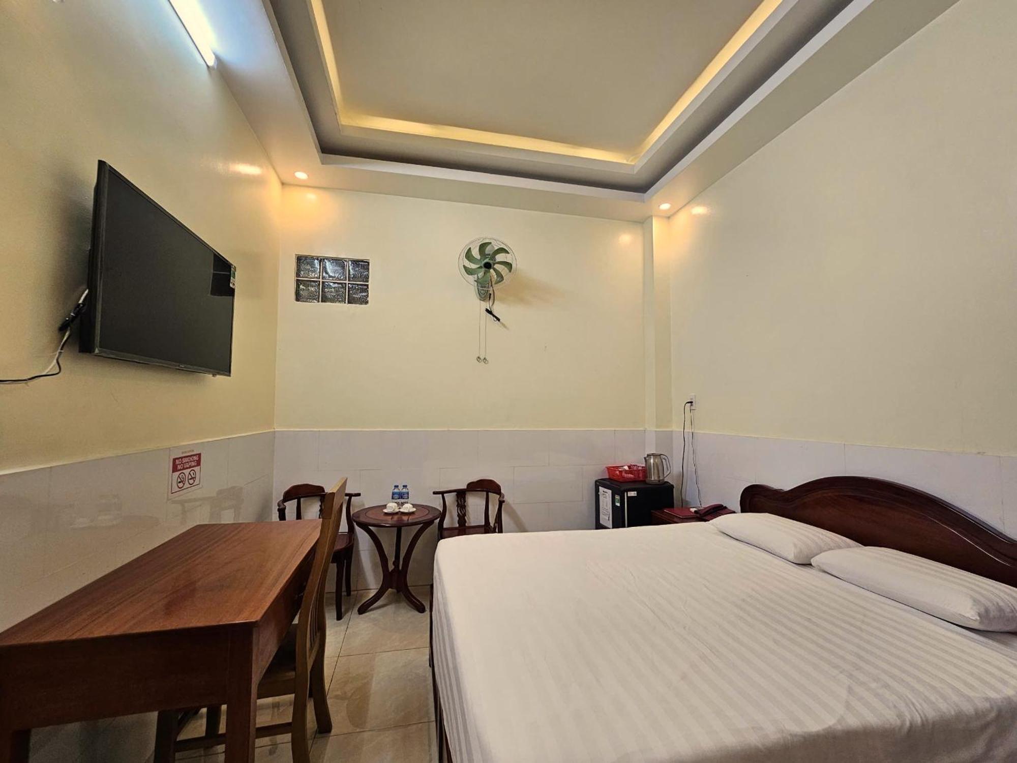 Hotel Khach San Long Ha Cần Thơ Exterior foto